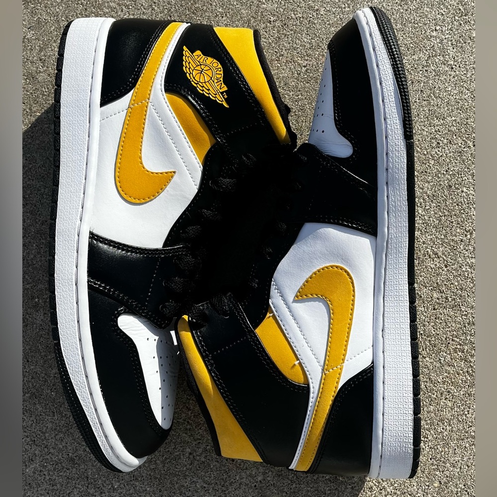 Air Jordan 1 Mid “Pollen”